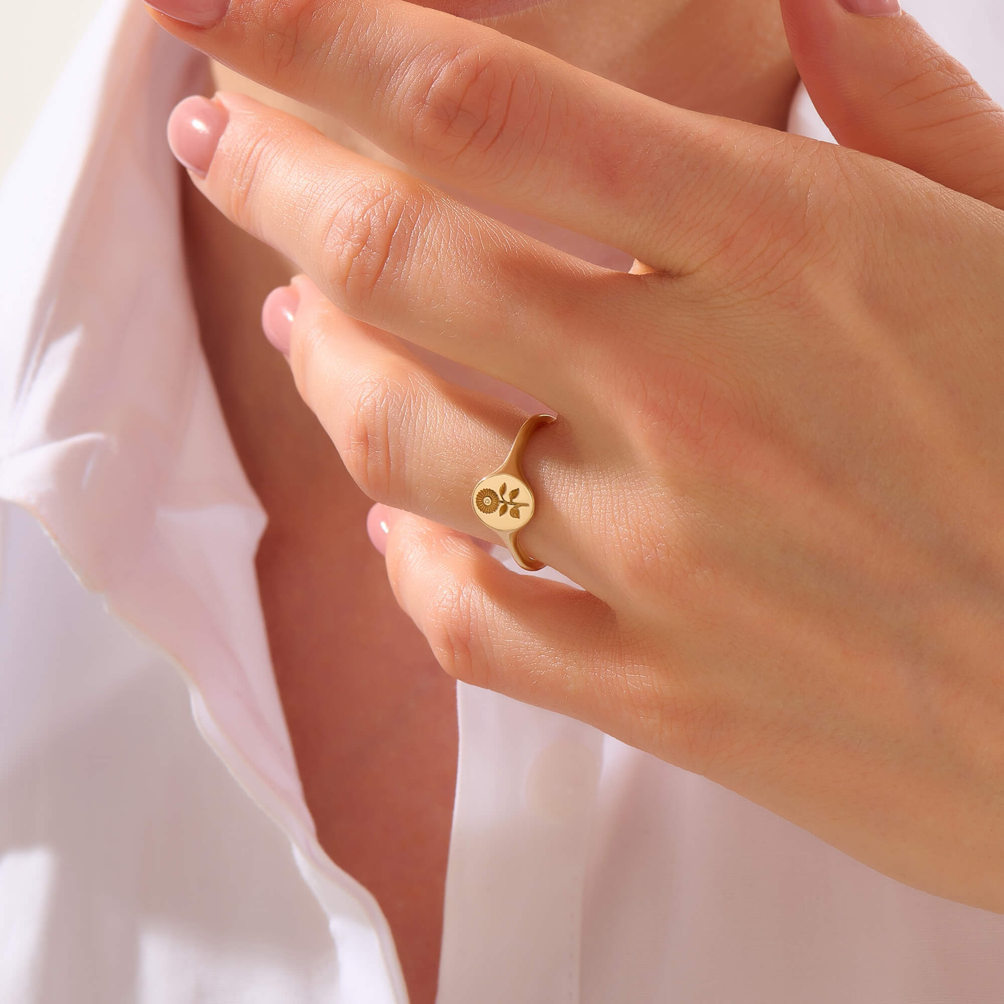 Women's Calendula Signet Ring in Solid Gold