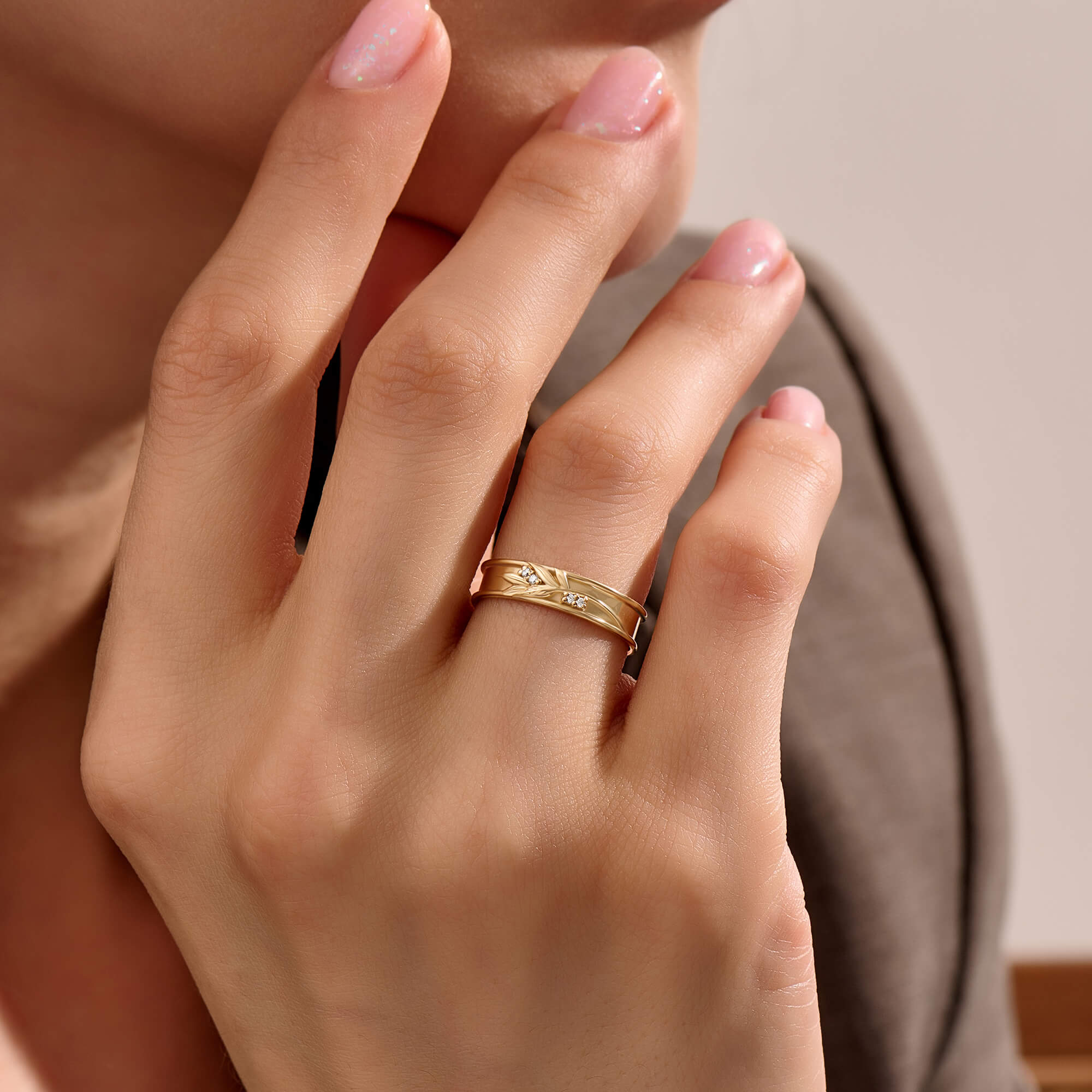 Women's Diamond Branch Wedding Band Ring in Solid Yellow Gold