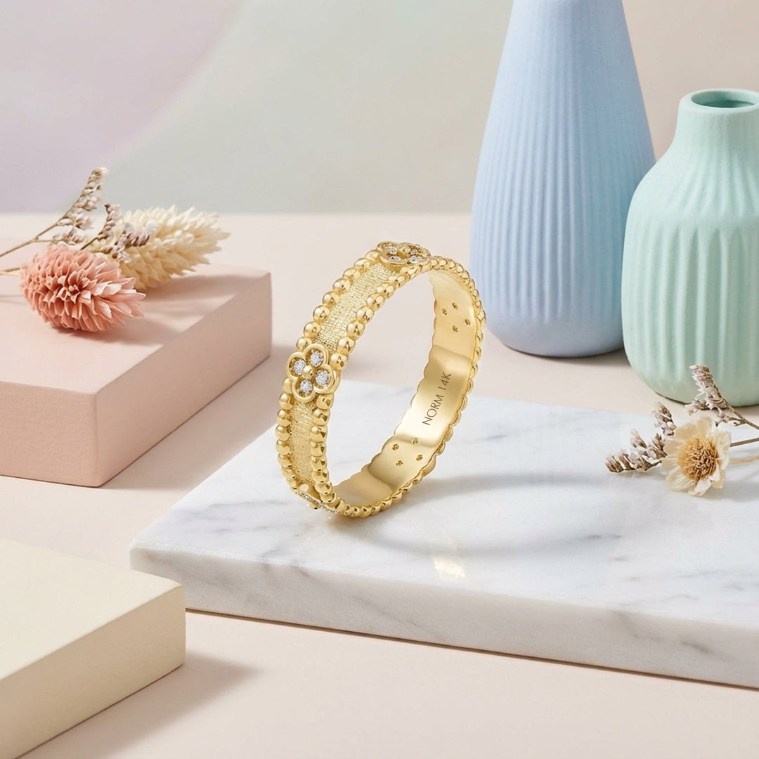 Shamrock Band Ring with Diamonds in Yellow Gold