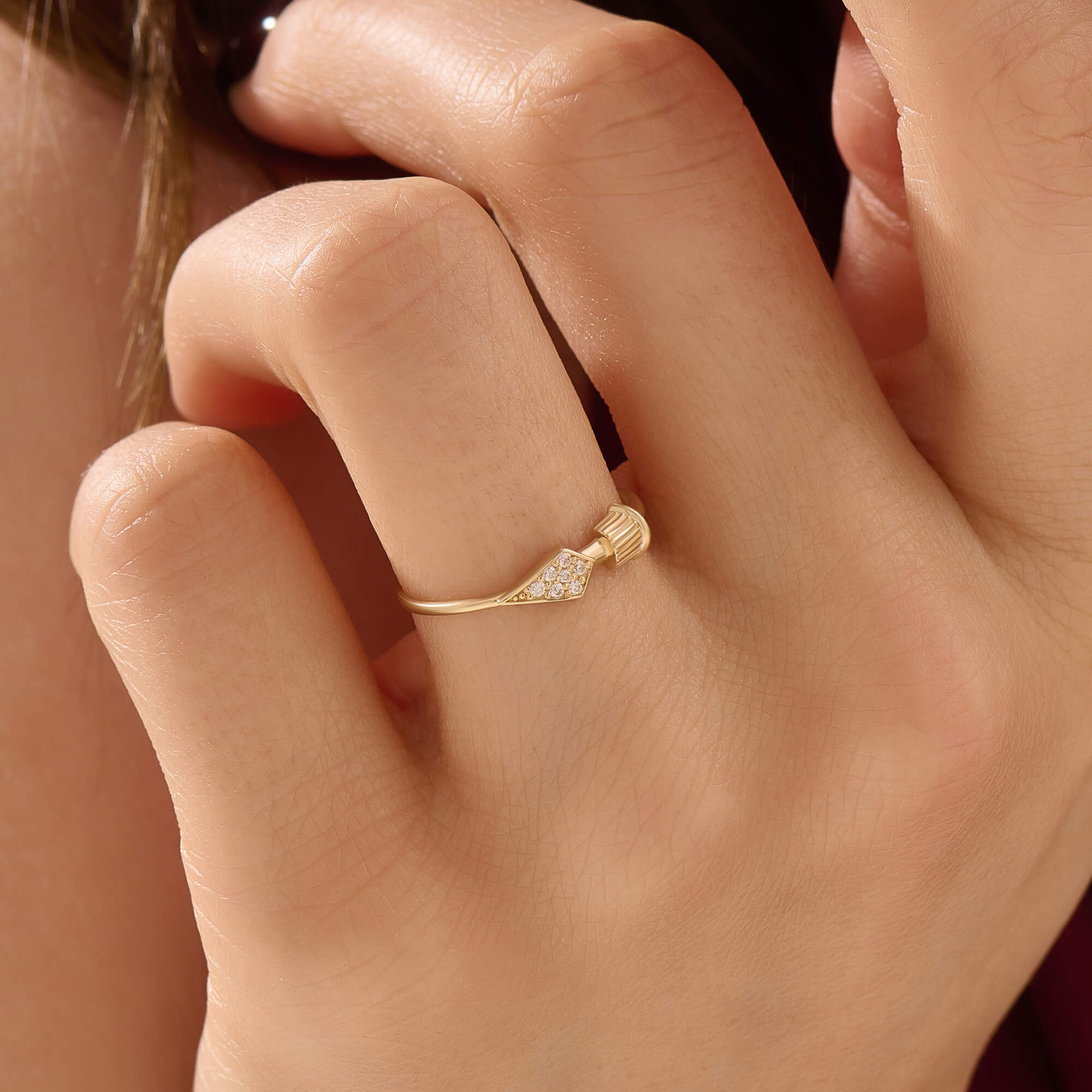 Women's Edge Arrow Ring in Yellow Gold