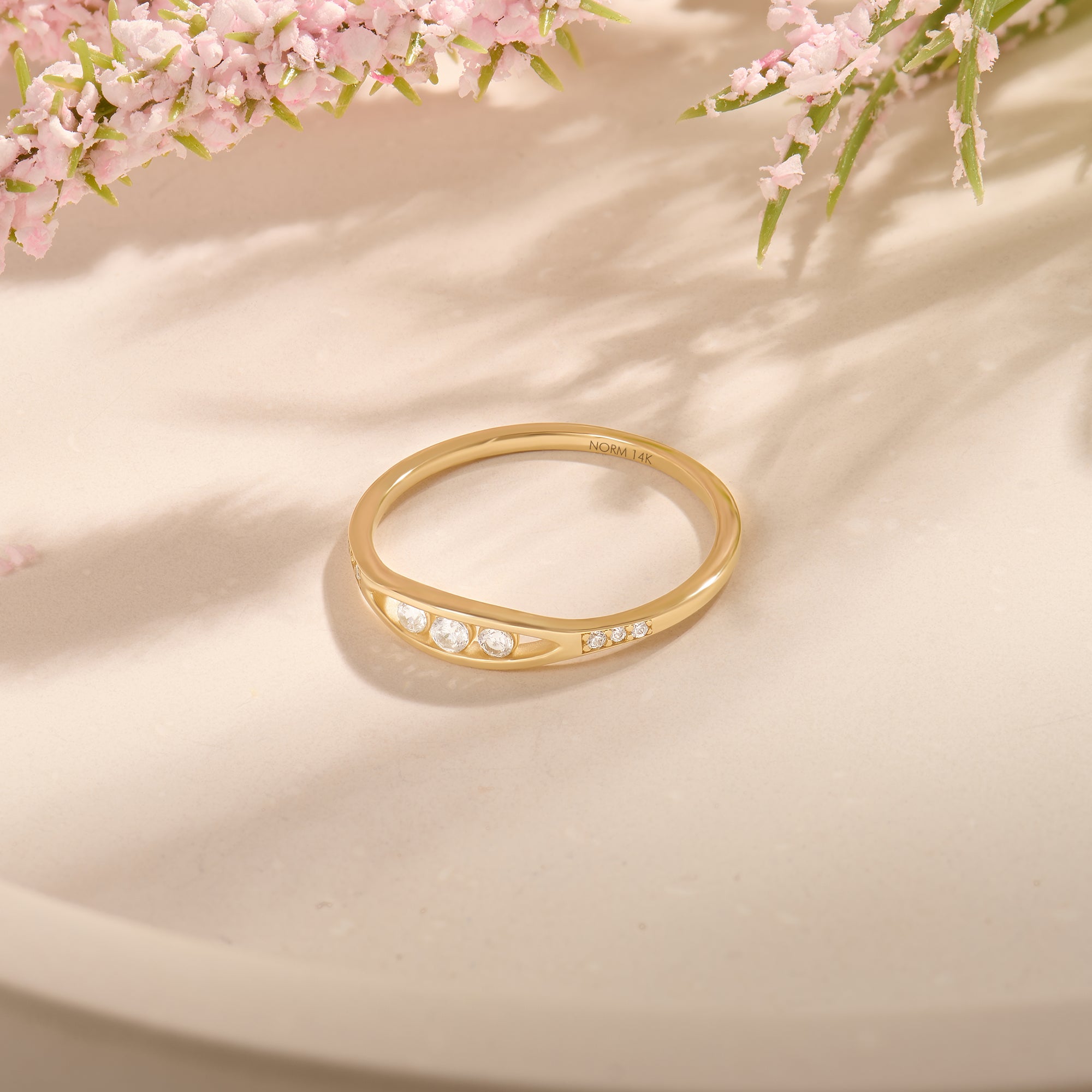 14K Solid Yellow Gold Eye Line Signet Ring
