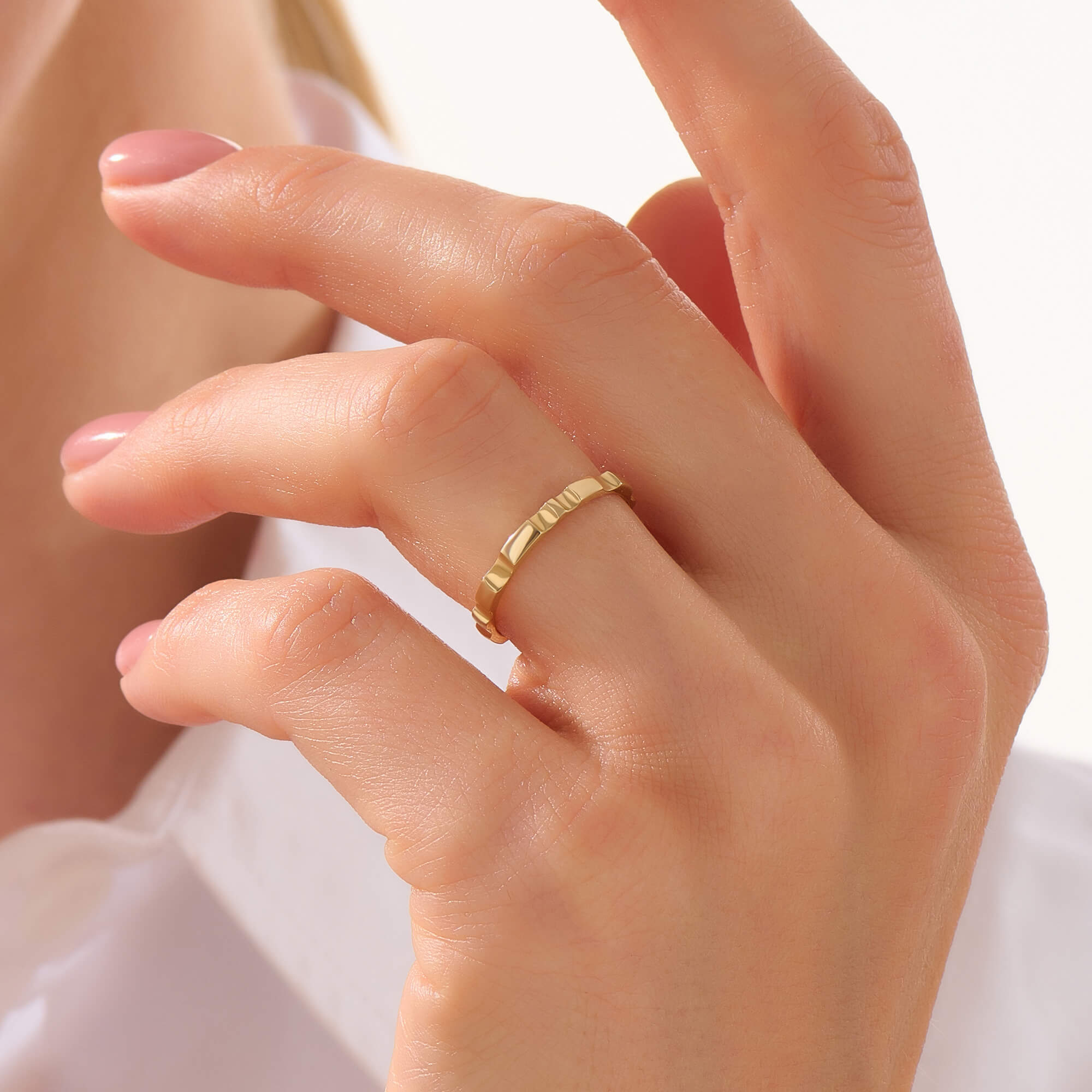 Women's Fluted Band Ring in Solid Gold