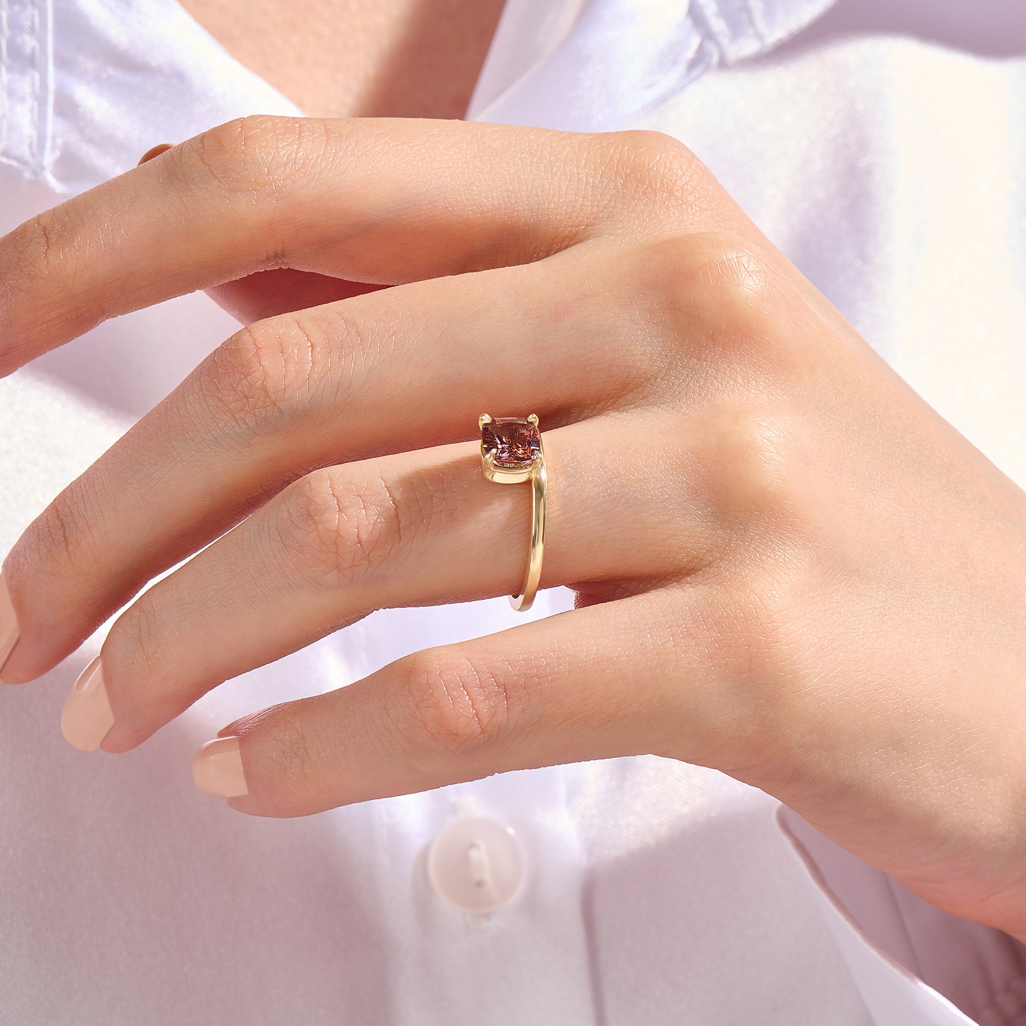 14k Real Gold Cushion-Cut Solitaire Hover Ring with Color Changing Stone