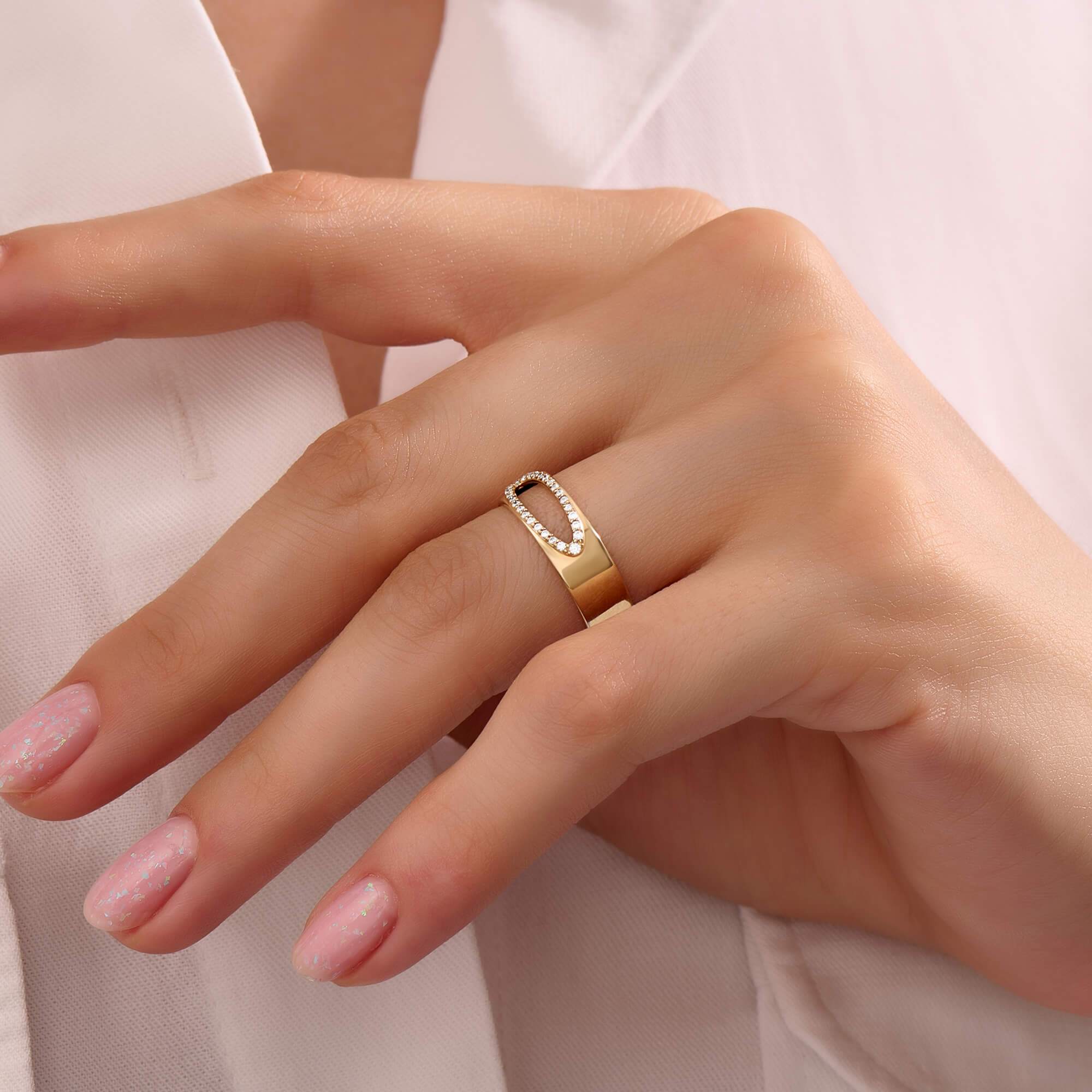 Women's Ellipse Hollow Band Ring with Lab-Grown Diamonds in Solid Gold