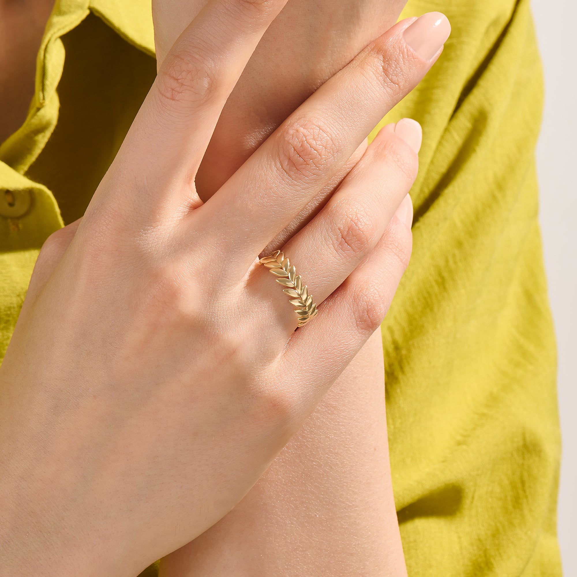 14K Solid Yellow Gold Laurel Wrath Band Ring