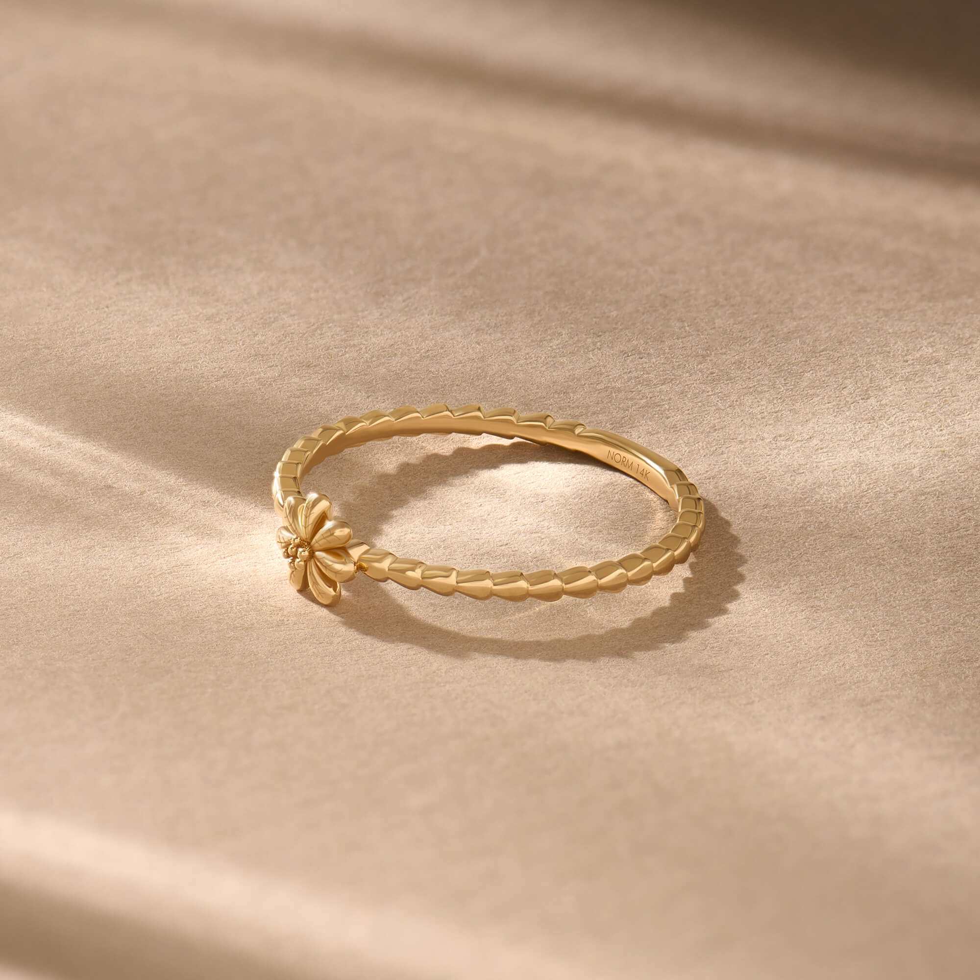 Solid Gold Petite Daisy Motif Ring