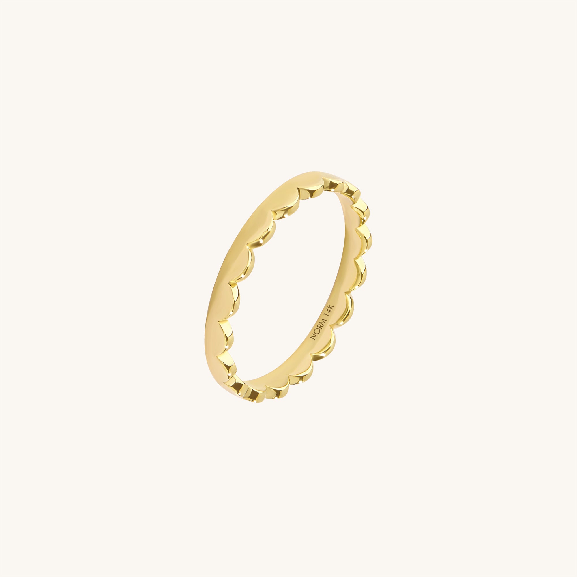 Scallop Band Ring in Gold