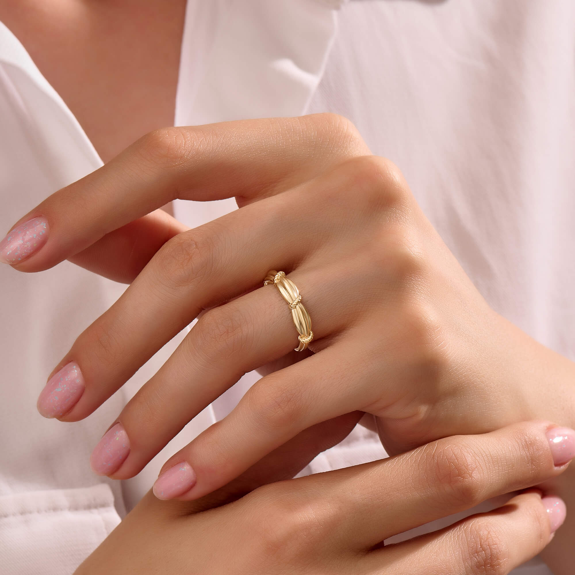 Women's Twisted Band Ring in 14K Solid Gold