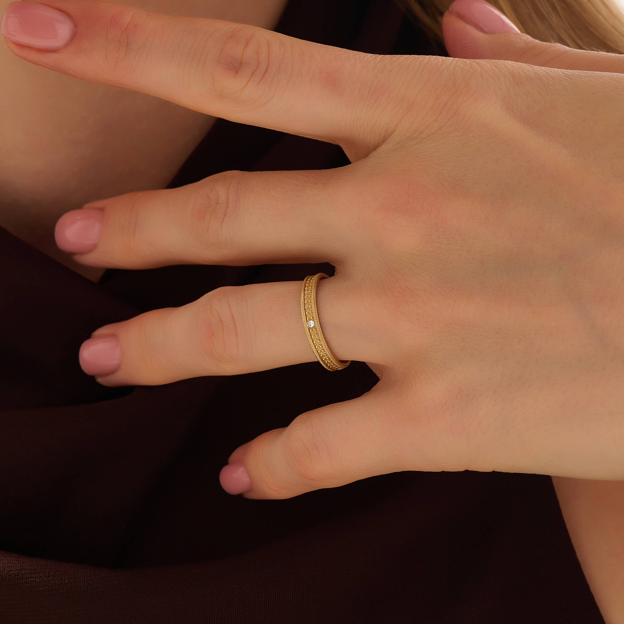 Women's Vintage Diamond Solitaire Band Ring in Solid Gold