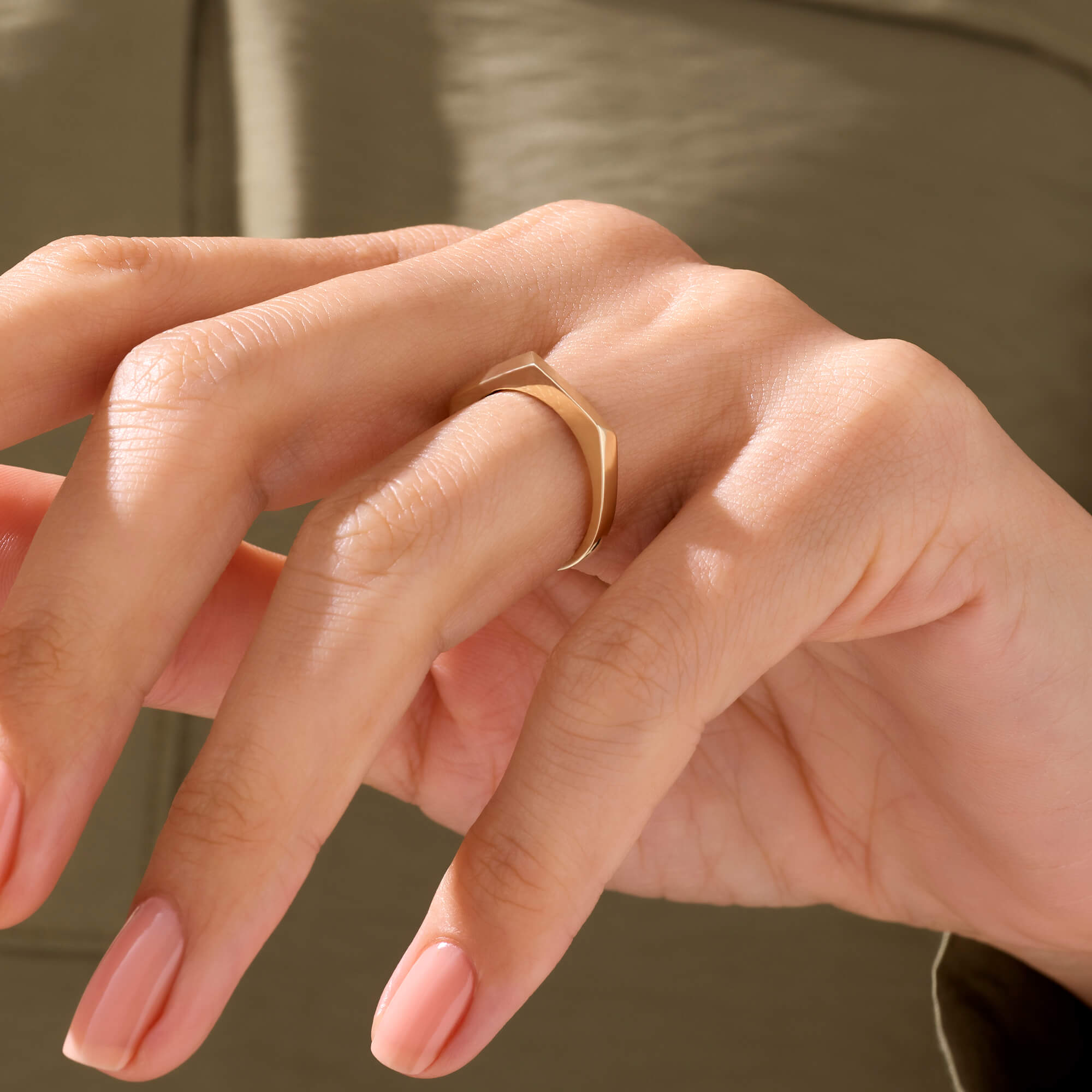 Women's Edge Ring in 14k Real Yellow Gold