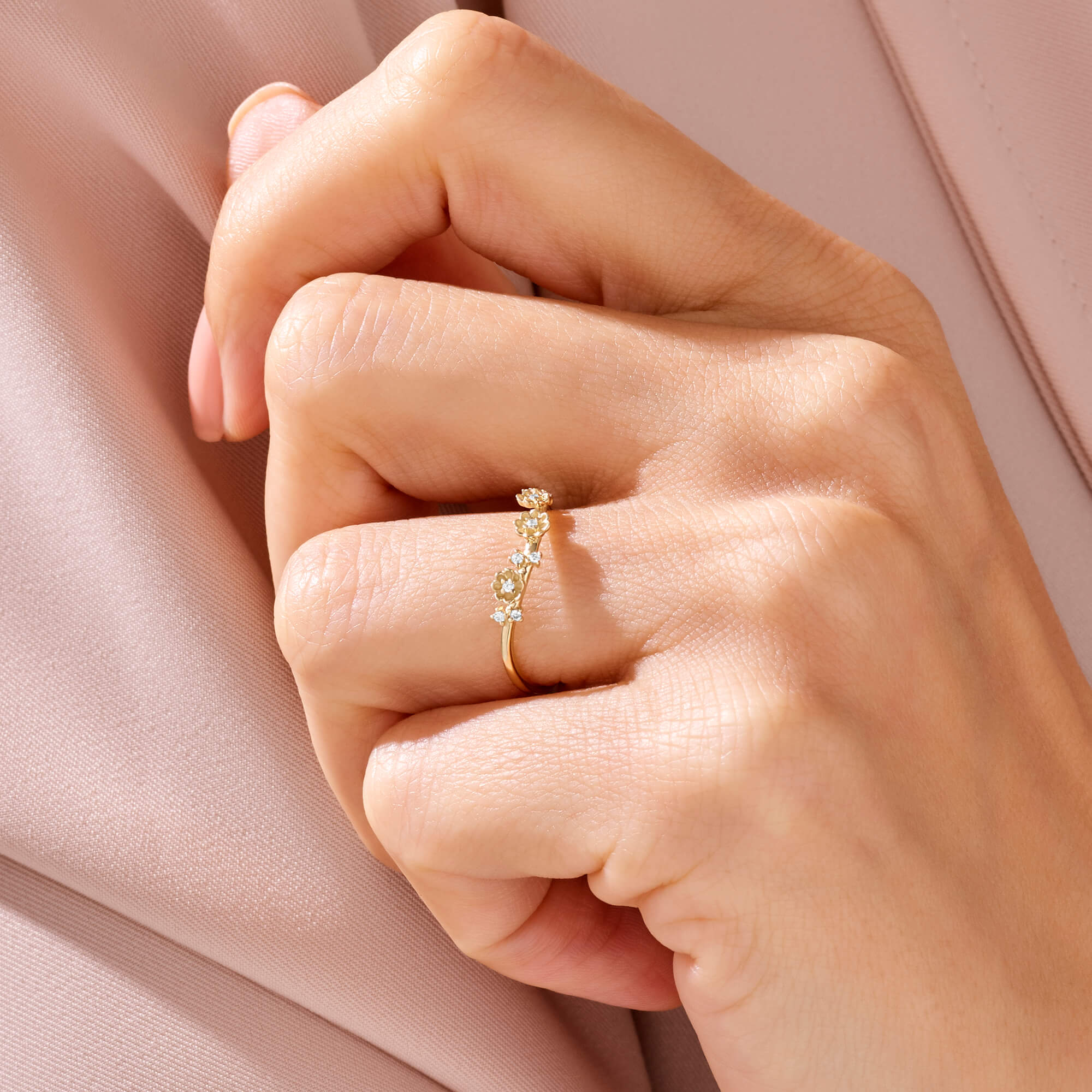 Dainty Flower Curved Ring in 14k Gold