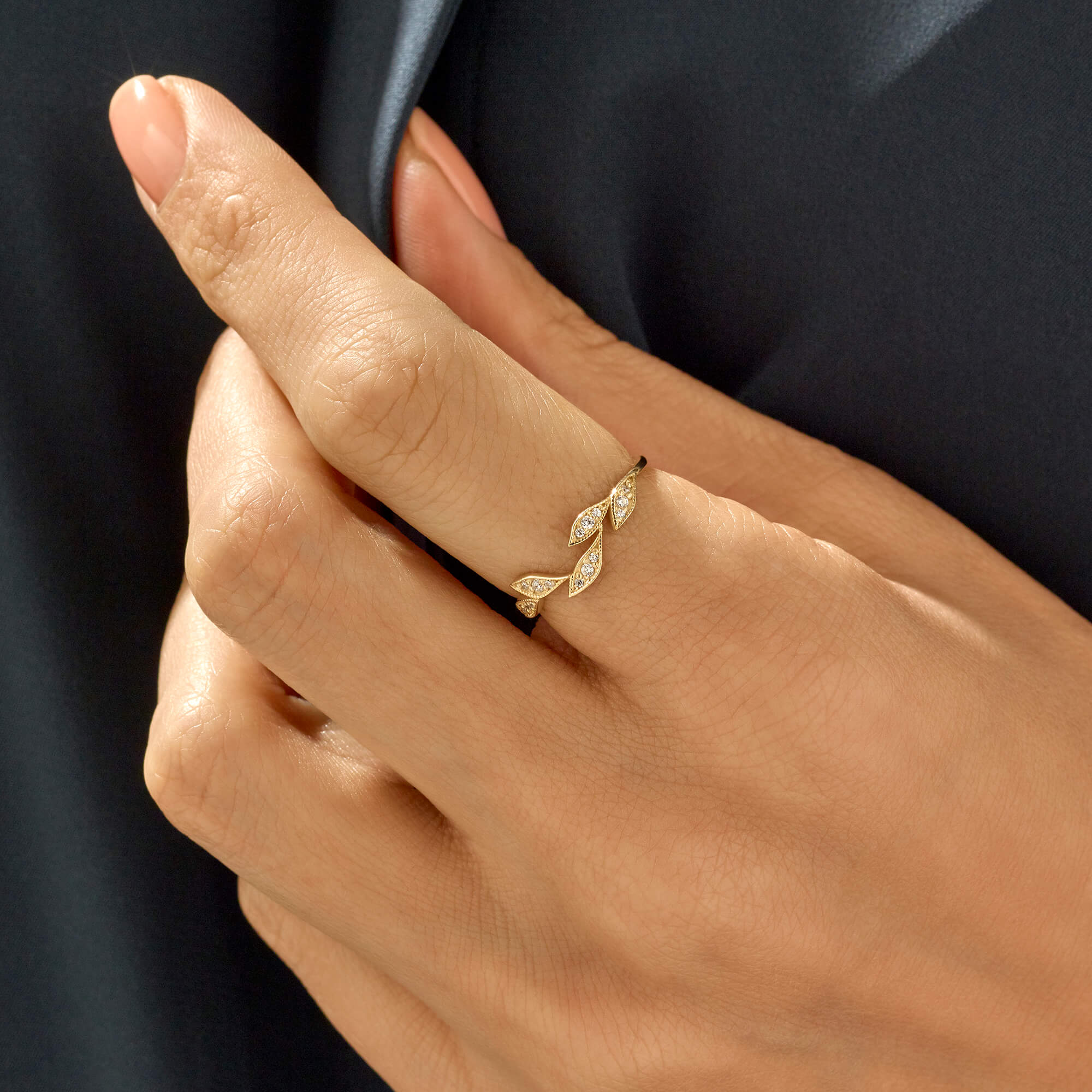 Iconic Leaf Ring Decorated with Cubic Zirconia in Gold