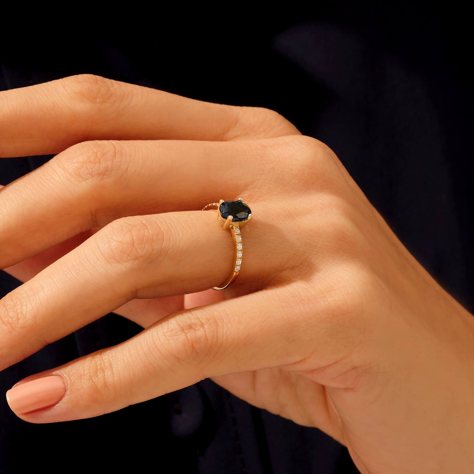 Oval Cut Sapphire Ring in 14k Gold