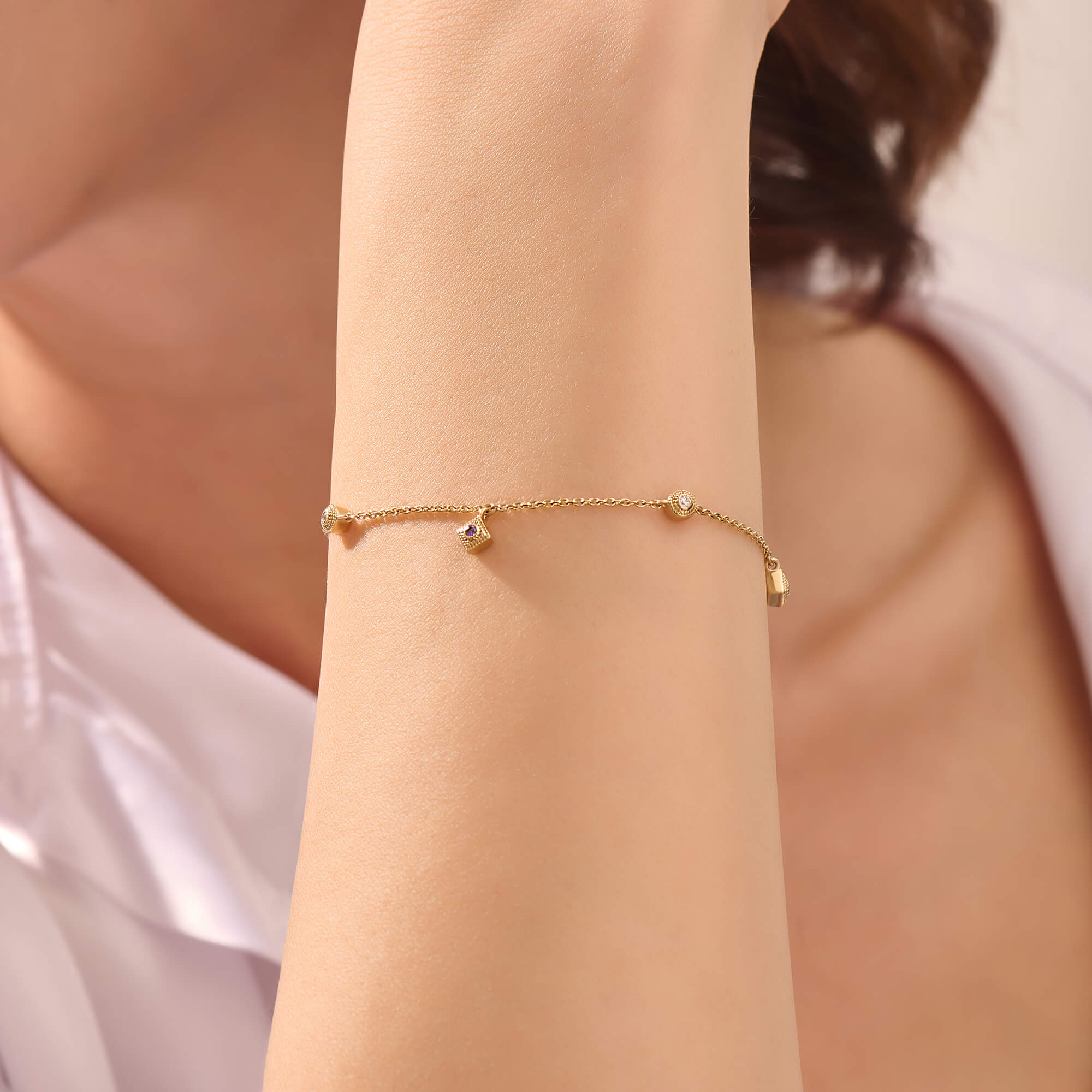 Women's Talisman Bracelet with Amethyst in Solid Yellow Gold