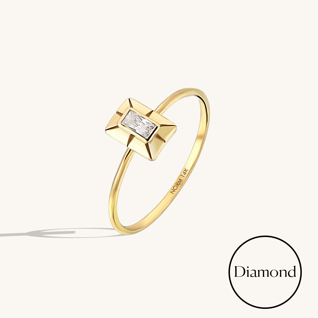 0.10ct Baguette Cut Diamond Vintage Solitaire Ring in 14k Gold
