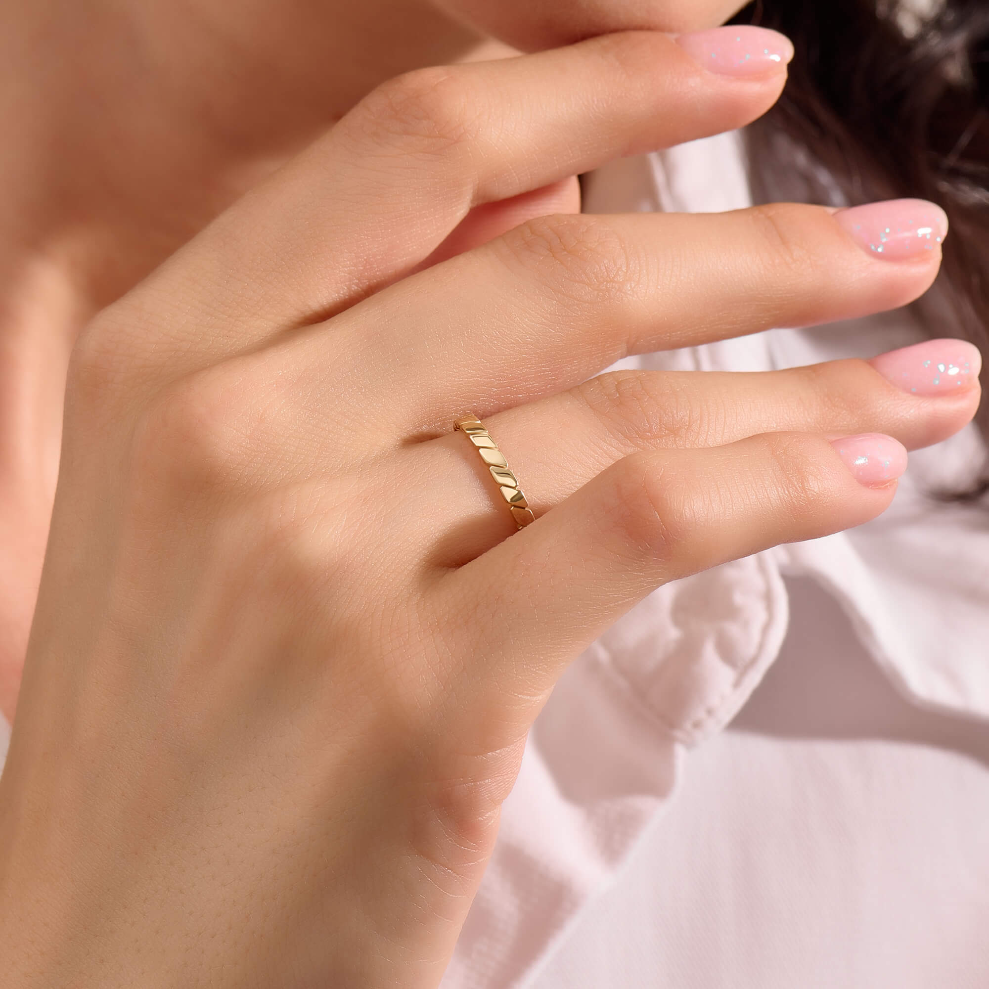 Women's Diagonal Lined Band Ring in 14K Real Yellow Gold