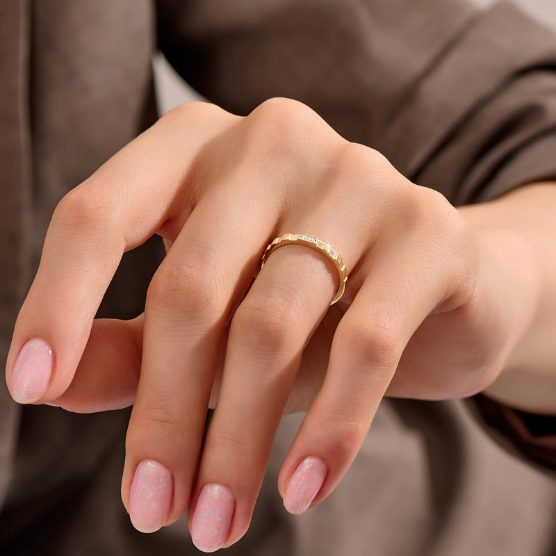 Women's Diamond Pillar Band Ring in Solid Yellow Gold