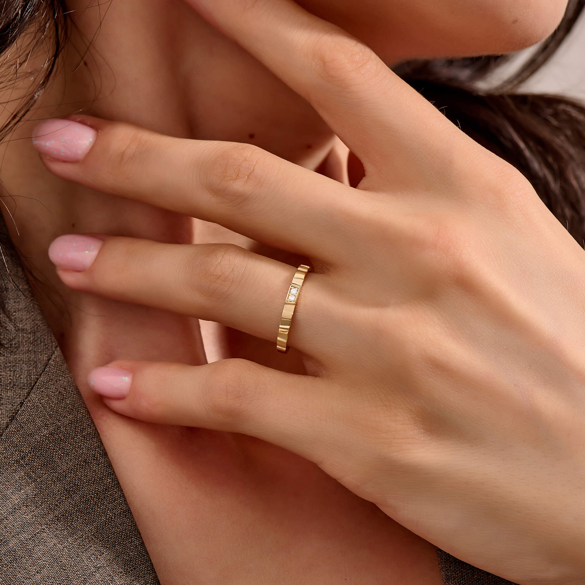 Women's Pillar Band Ring with Diamonds in Real Gold