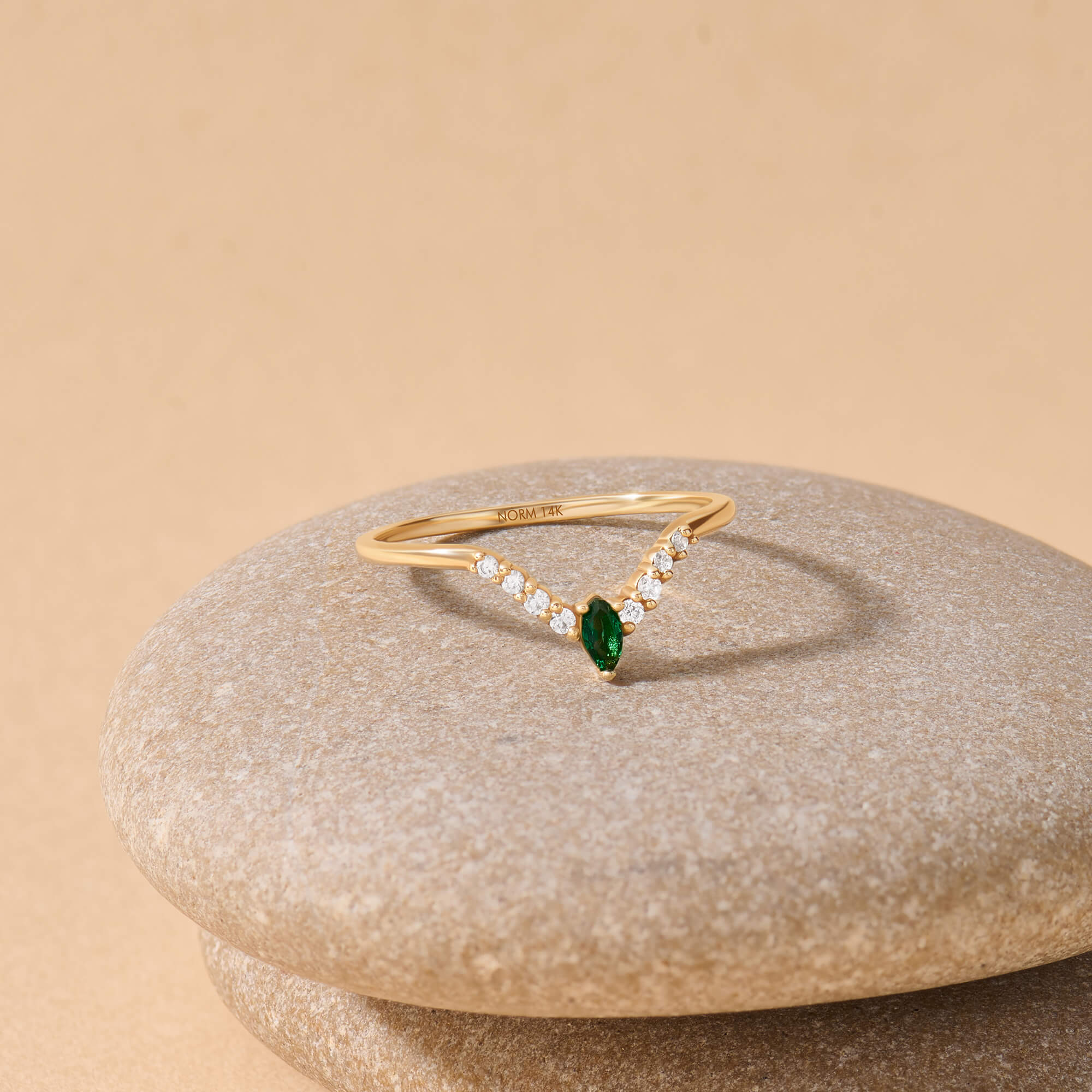 Women's Dainty Curve Ring with Emerald in 14K Solid Gold 