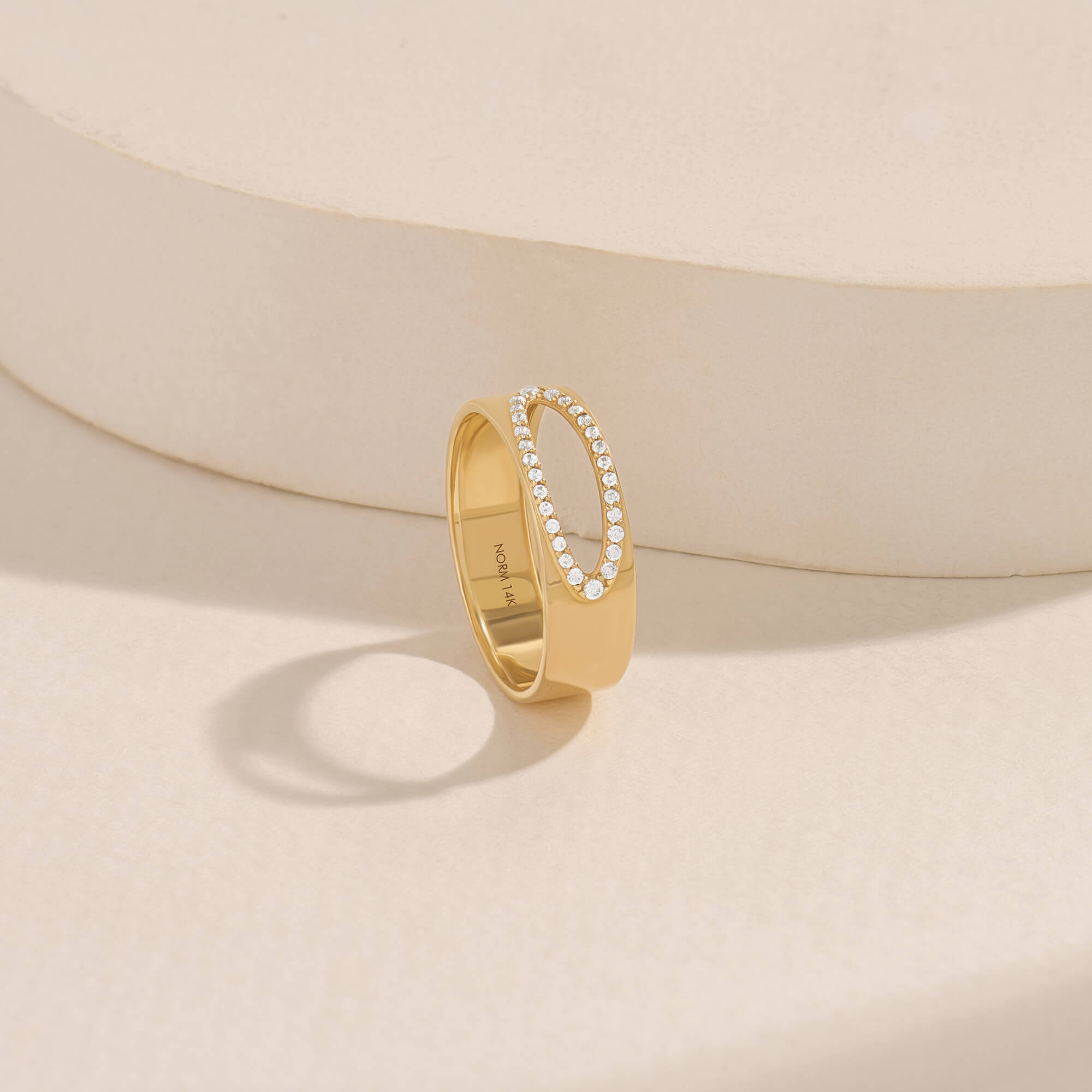 Ellipse Hollow Band Ring with Lab-Grown Diamonds in Solid Gold