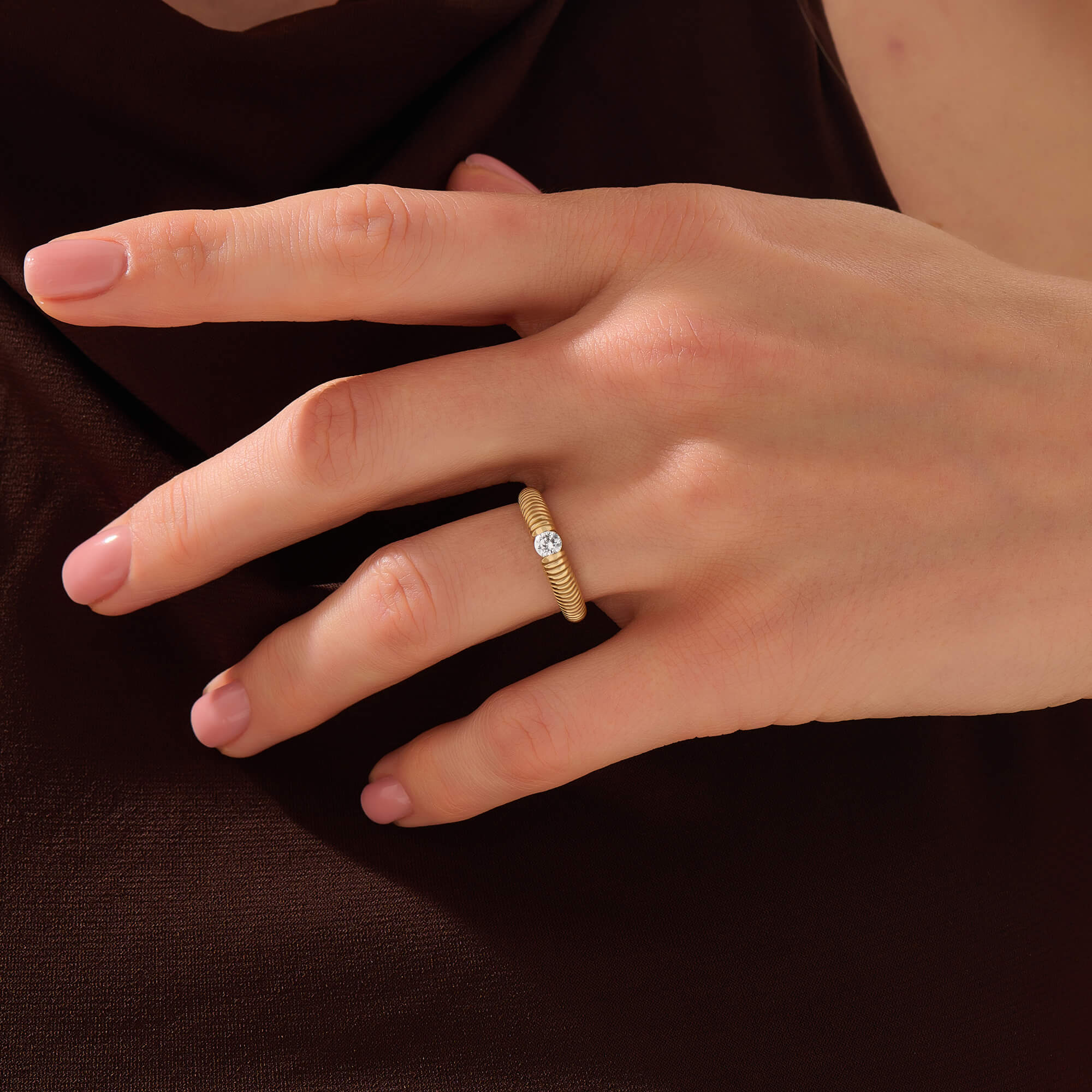 Women's Lab-Grown Diamond Solitaire Ribbed Ring in Solid Gold
