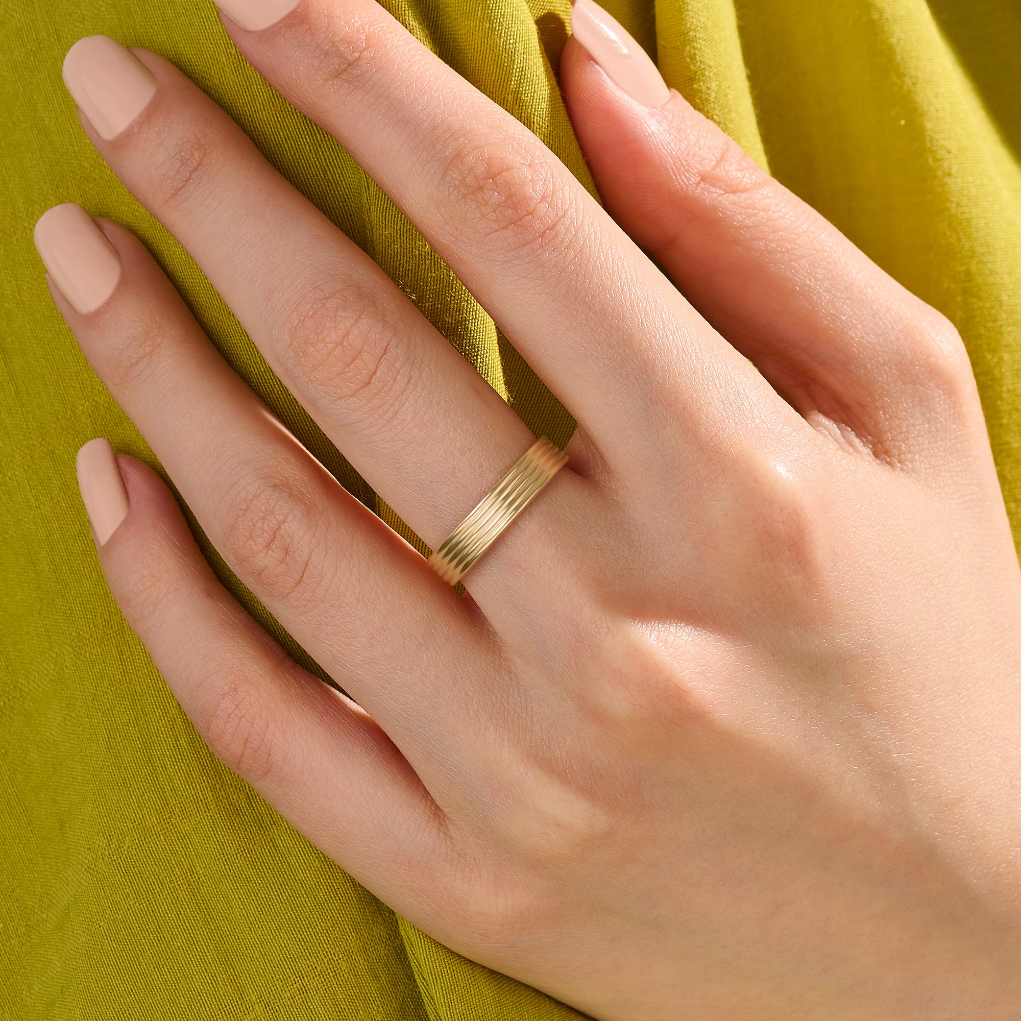 Women's 14K Solid Gold Linear Flat Wedding Band Ring