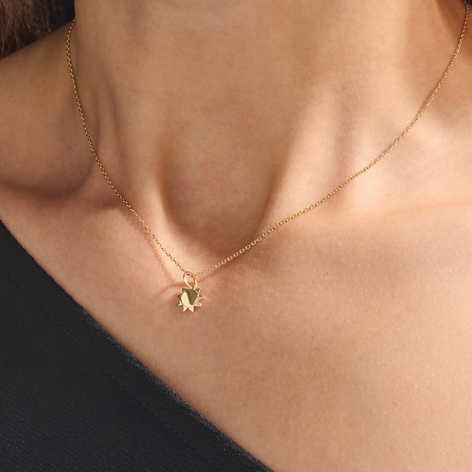 14K Gold Sunbrust Necklace, 18K Solid Gold Sun top Necklace, Gold Dainty Necklace, Gold Sun Pendant, Minimalist Girlfriend Necklace, Mom Gift