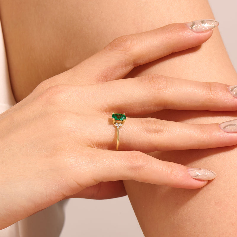 14k Solid Gold Oval Cut Emerald Solitaire Ring