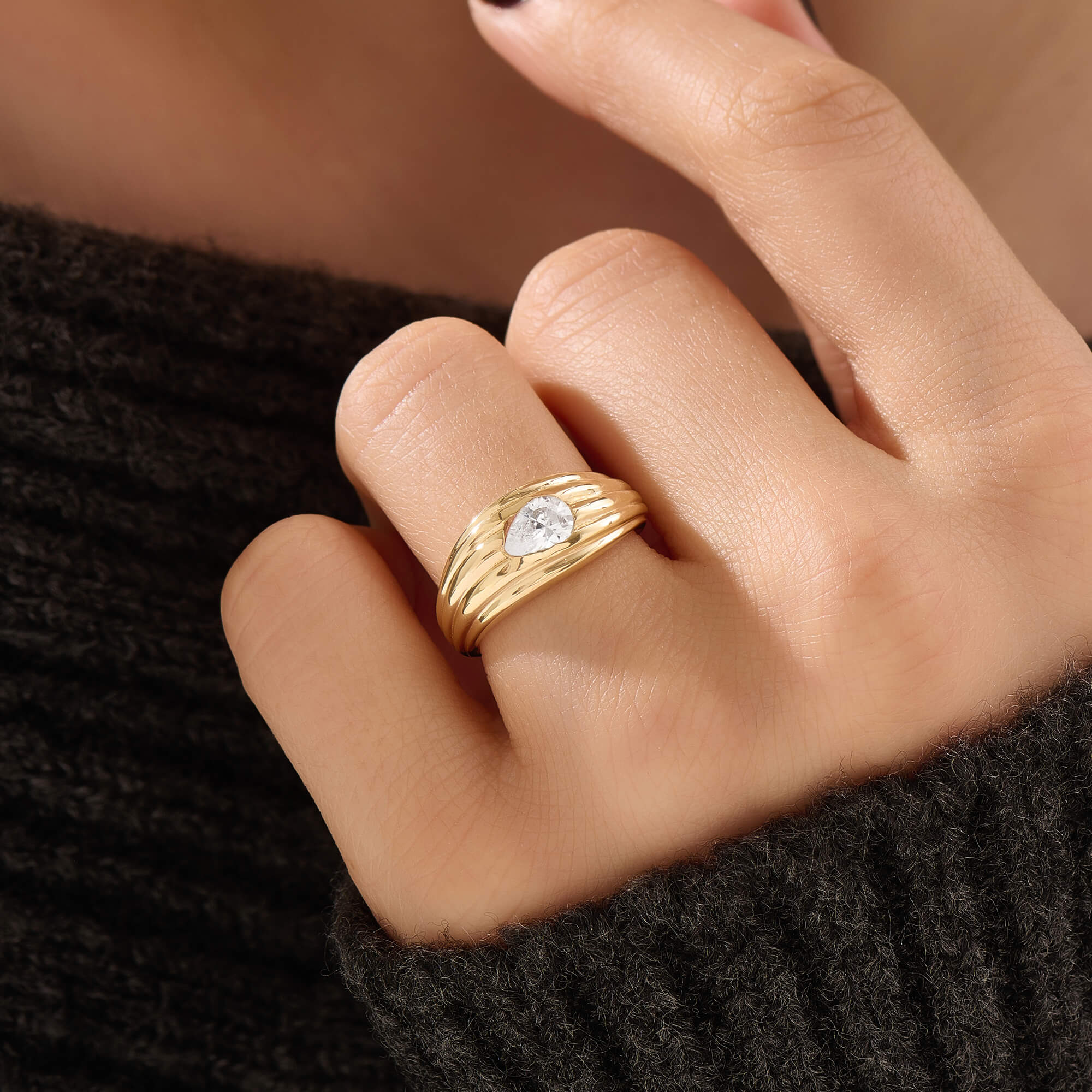 Women's Oval Ribbed Ring in 24K Gold Vermeil