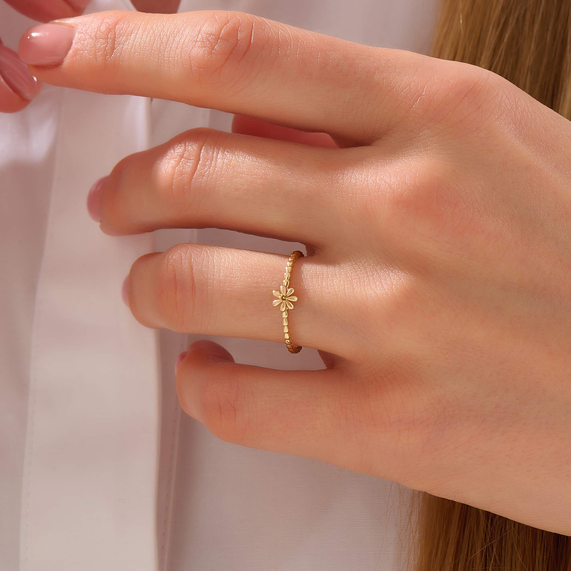 Women's Petite Daisy Ring in Solid Gold