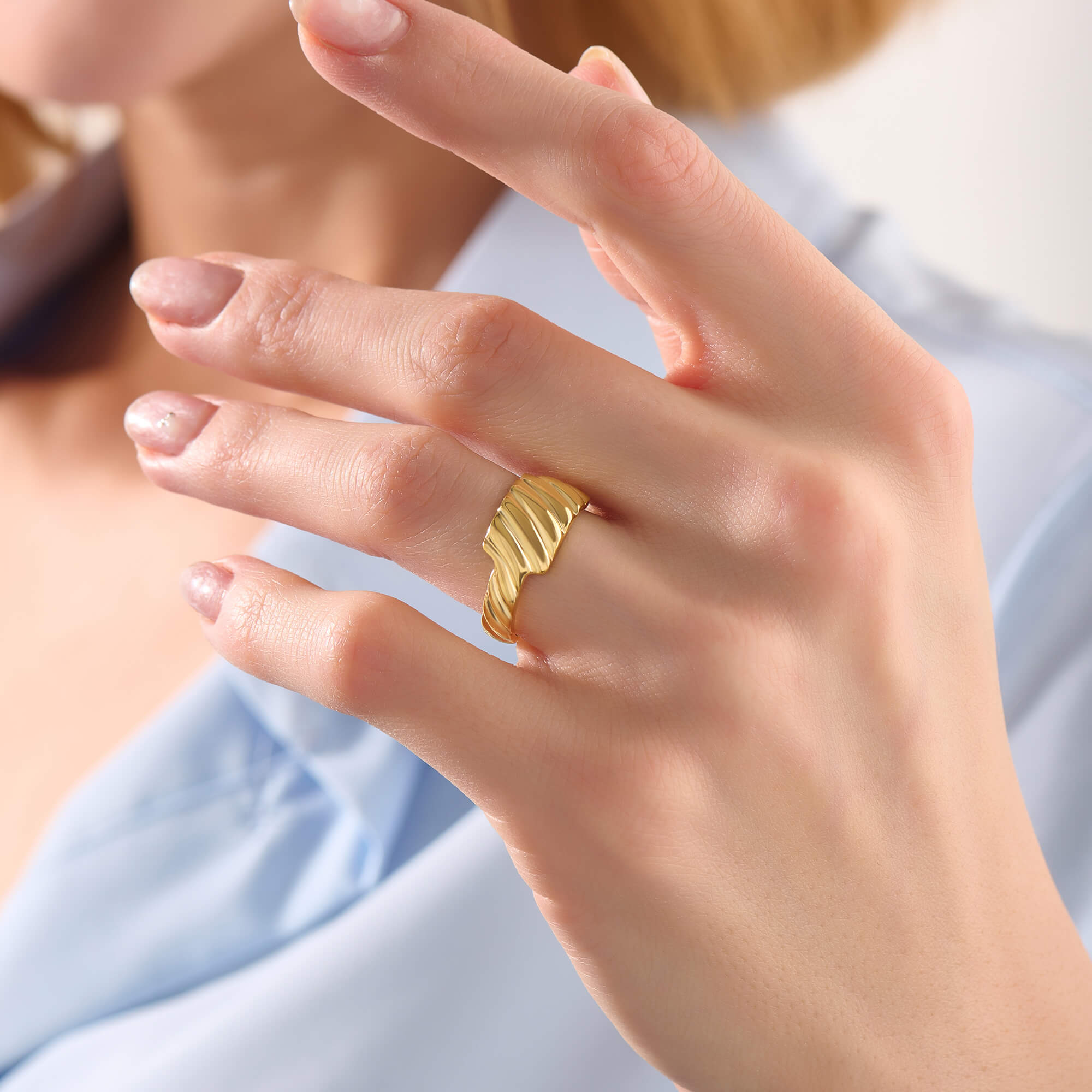 Women's Ripple Pattern Statement Ring in Gold Vermeil