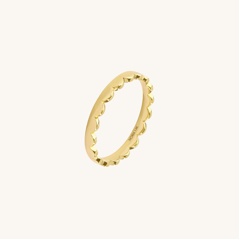 Scallop Band Ring in Gold