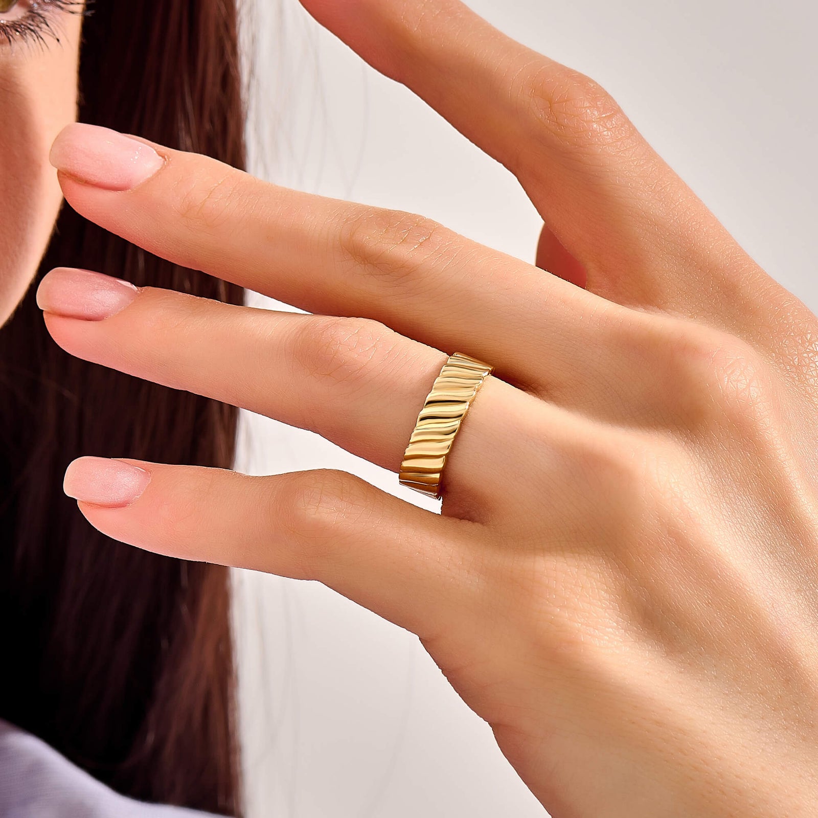 Womens selling antique gold twist band ring