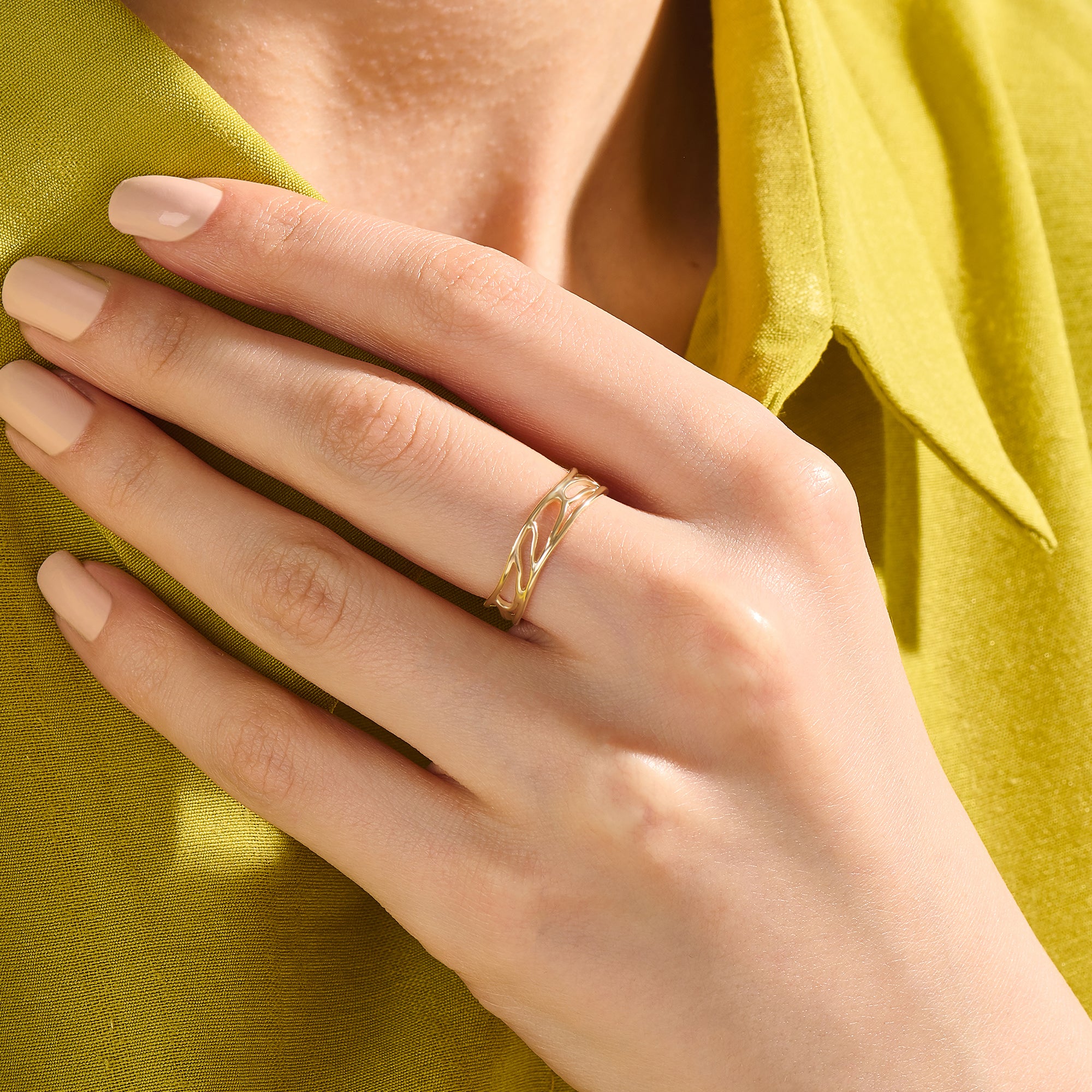 Women's 14K Solid Gold Wave Outline Band Ring