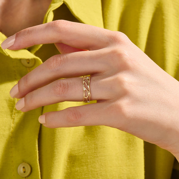 Wave Outline Pave Band Ring in Gold