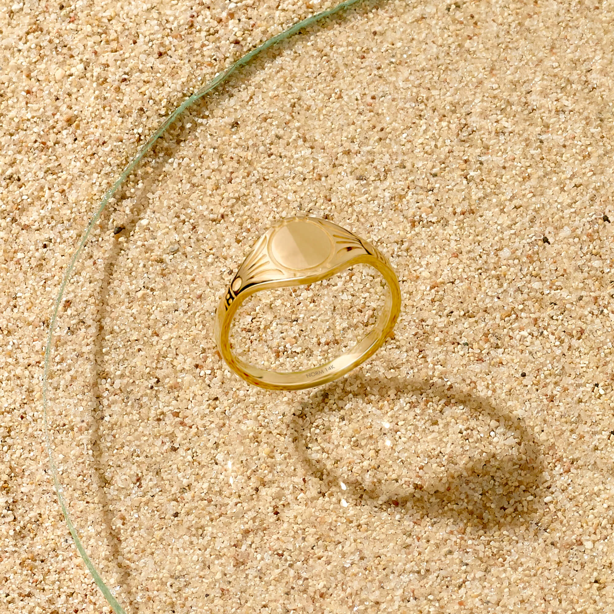 Women's Antique Engravable Signet Ring in Gold