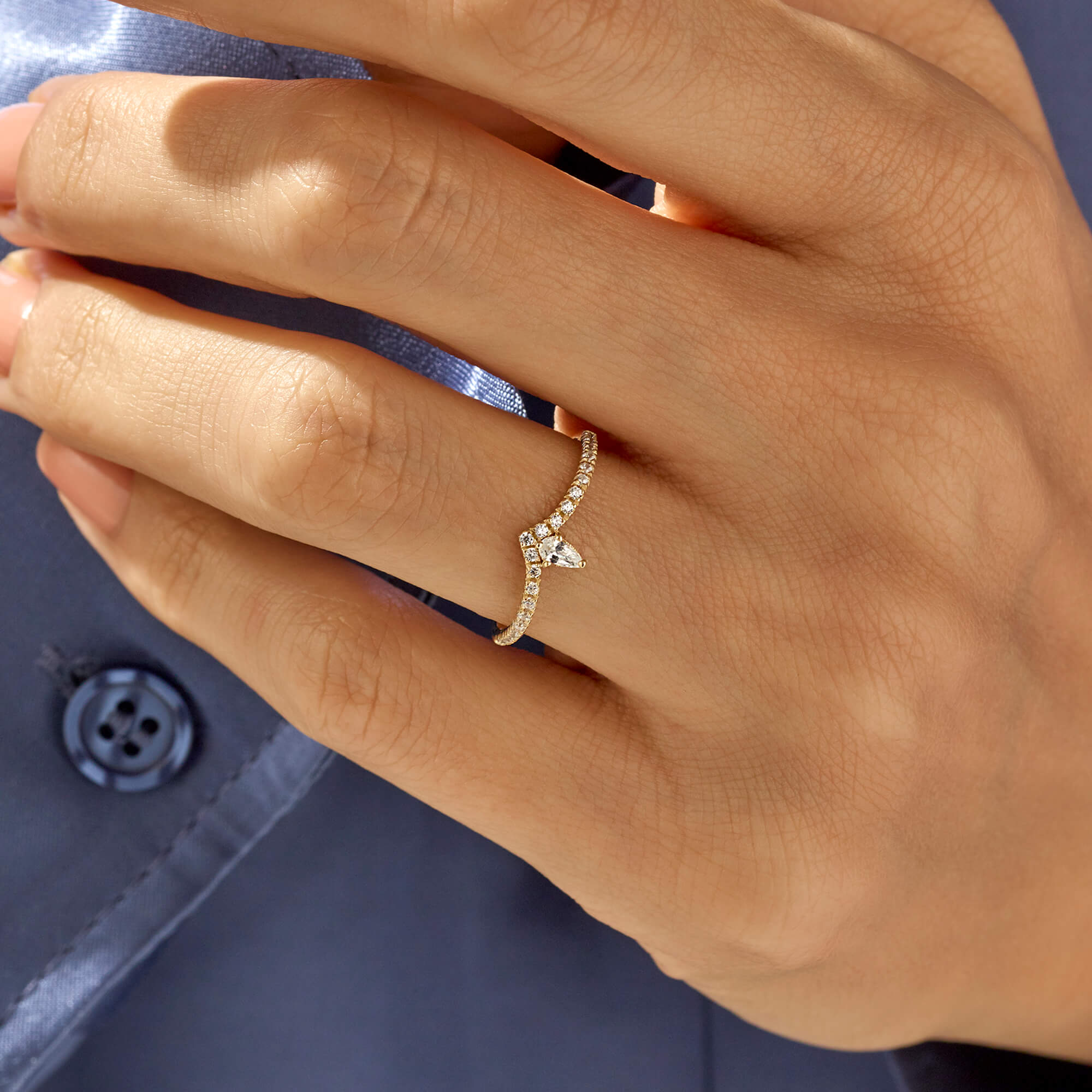 Majestic Curve Wedding Ring in 14k Solid Gold