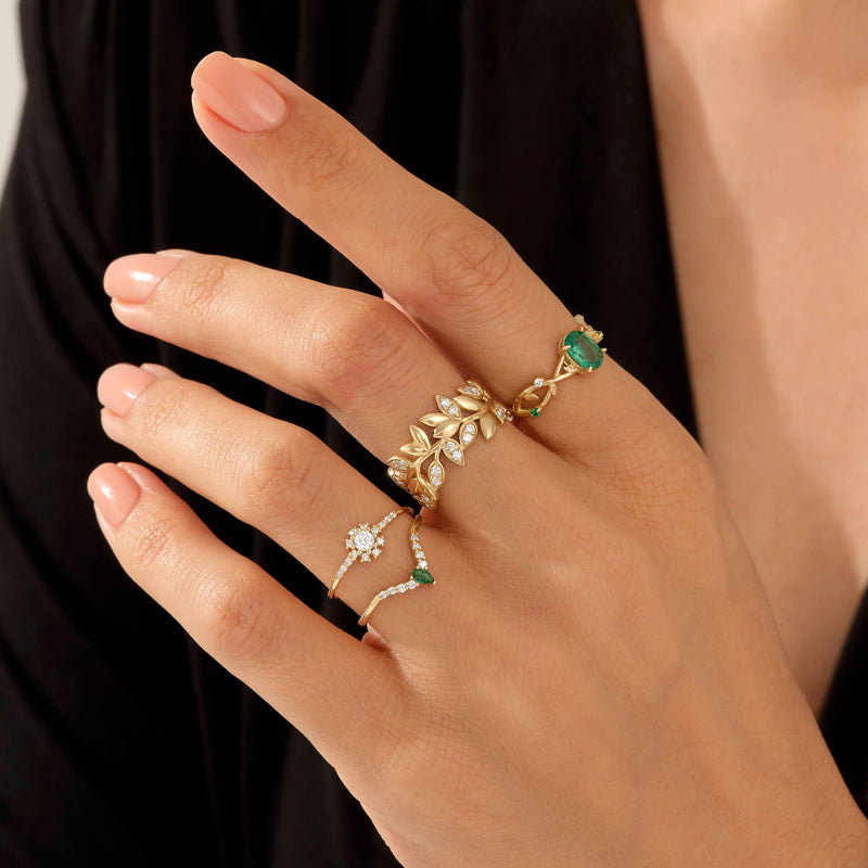 Emerald Curve Ring in Gold