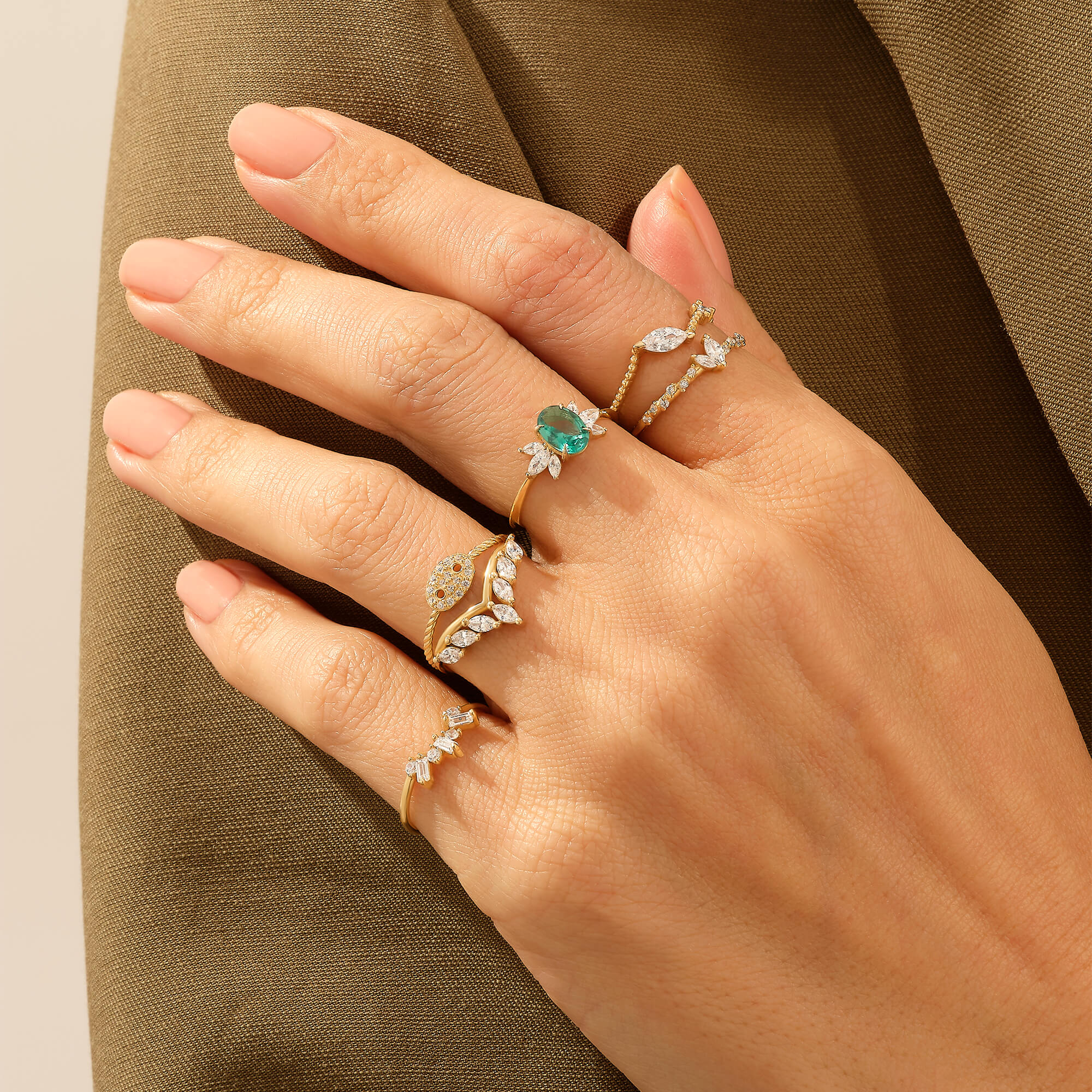 Women's Emerald Flower Solitaire Ring in 14k Solid Gold